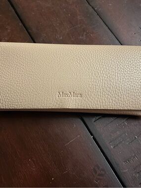 MaxMara Beige Textured Leather Glasses Case